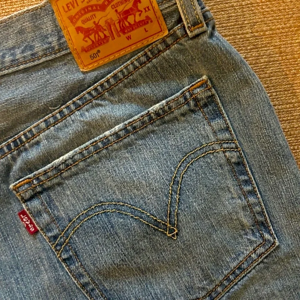 Levi’s 501 women’s jean shorts button front 30” waist